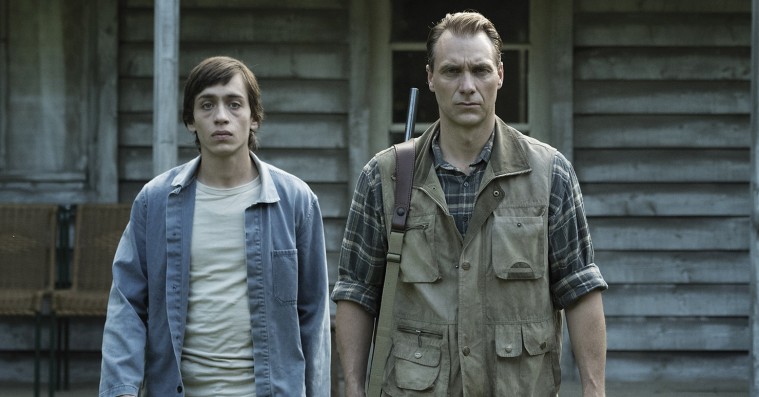 ’Good Favour’: Dansk flok holder kun akkurat livløs sektfilm oven vande