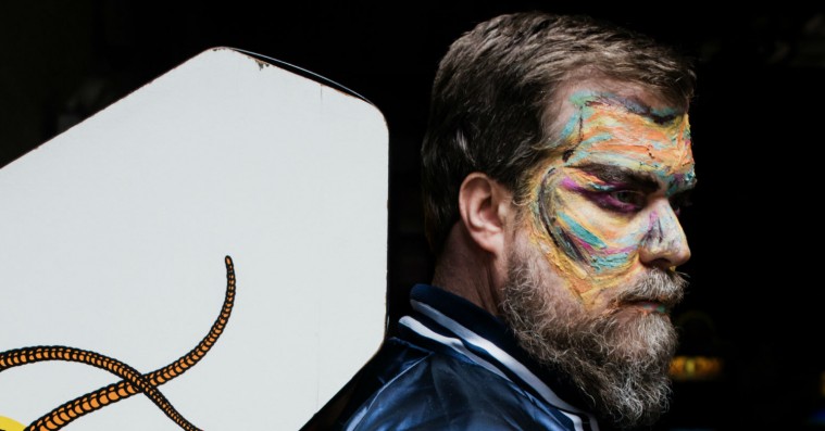 John Grants electropunkede hipstersatire er mere forceret end begavet