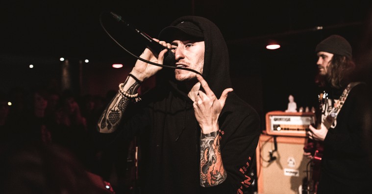 Nothing,Nowheres emorap omsluttede Ideal Bar i ét stort gruppekram