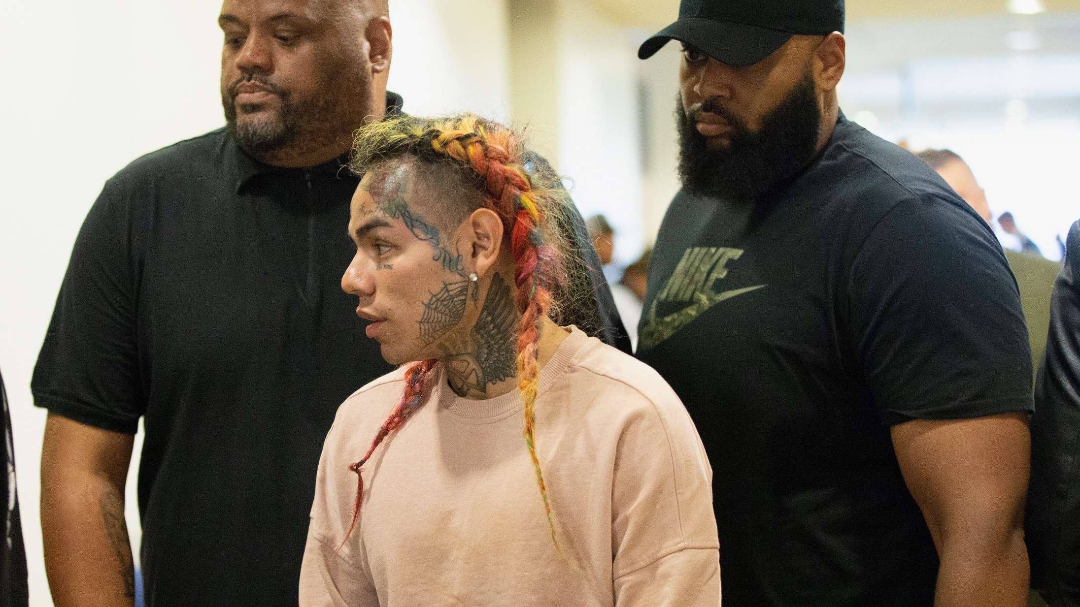 6ix9ine anmoder om mildere dom i brev til dommer: »Jeg er oprigtigt ked af den skade, jeg har forvoldt«