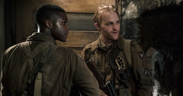 ‘Overlord’: Pilou Asbæk har en fest i storslået og stolt krigs- og horror-popcornfilm