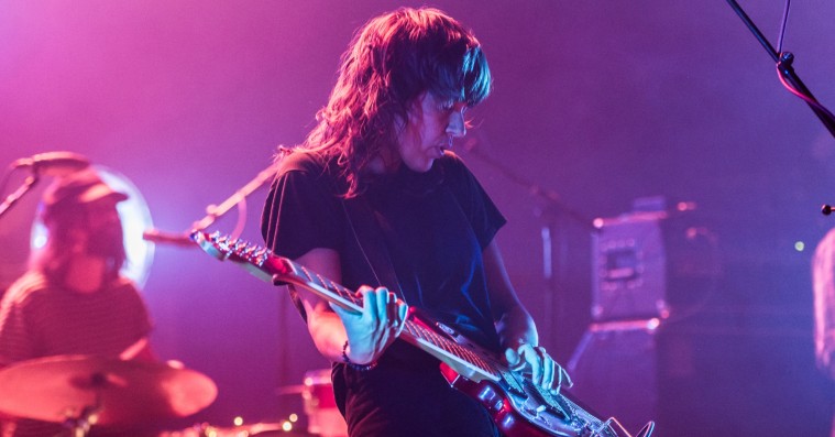 Courtney Barnett vred sig i distortion-kramper på Store Vega-scenen