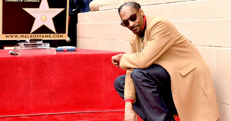 Snoop Dogg får Hollywood-stjerne og takker sig selv: »Snoop Dogg, you a bad motherfucker«