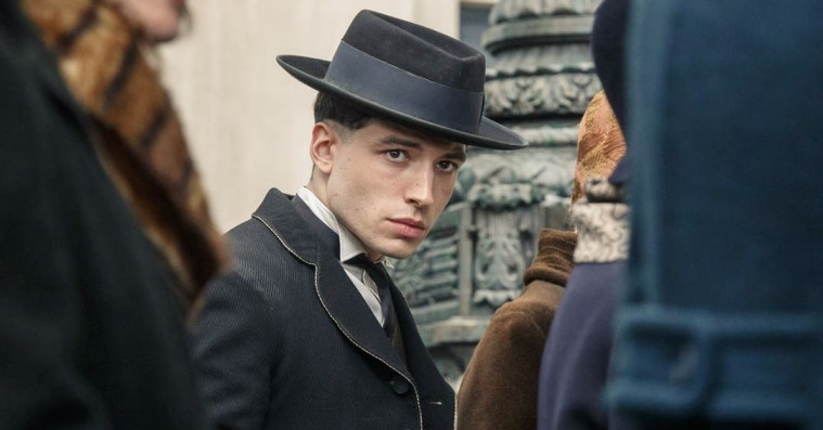Ezra Miller giver sit besyv med om det overraskende twist i ‘Fantastic Beasts 2’