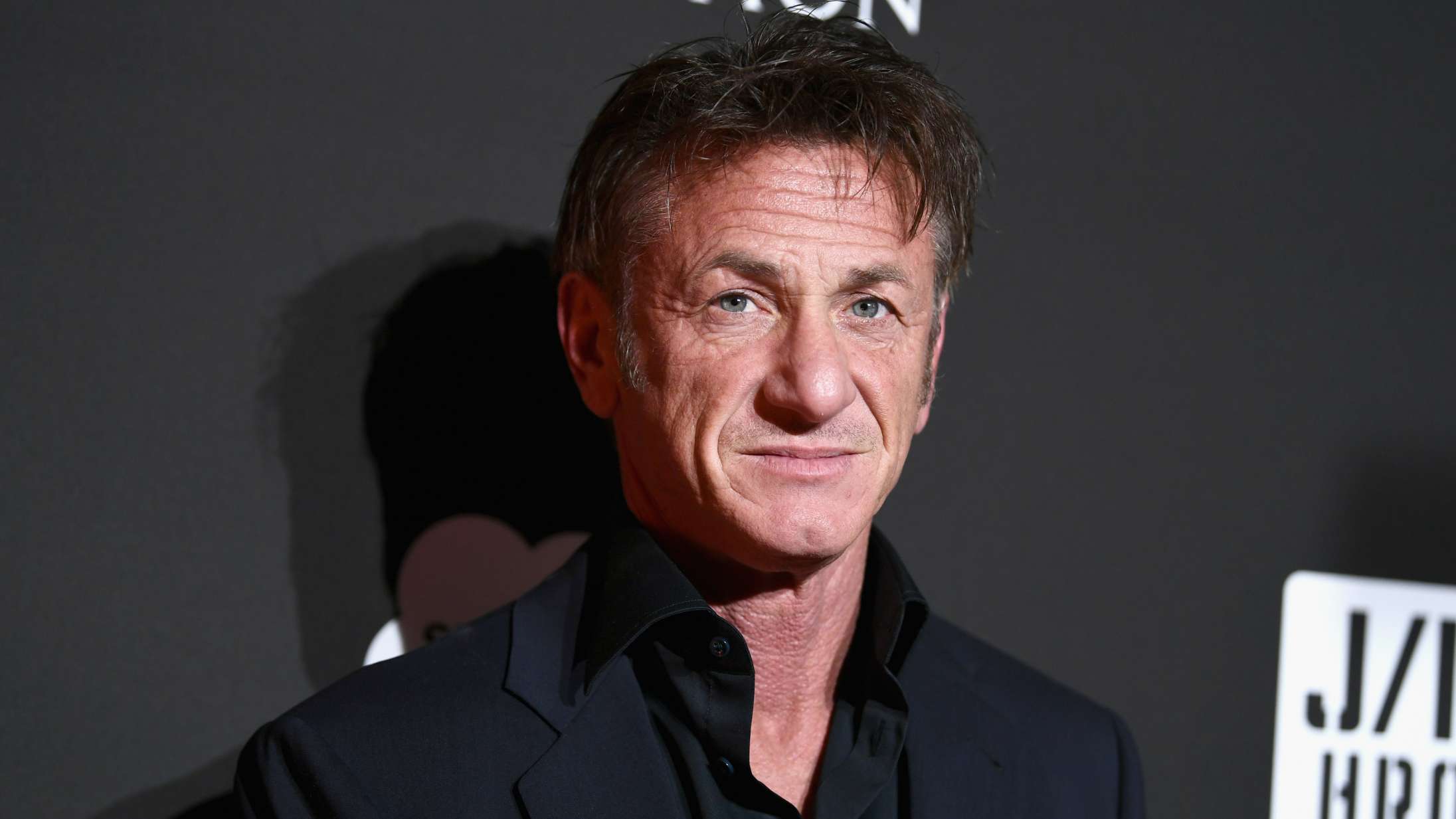 Sean Penn truer med at omsmelte sine Oscar-statuetter, hvis ikke Ukraines præsident får taletid til Oscar-showet