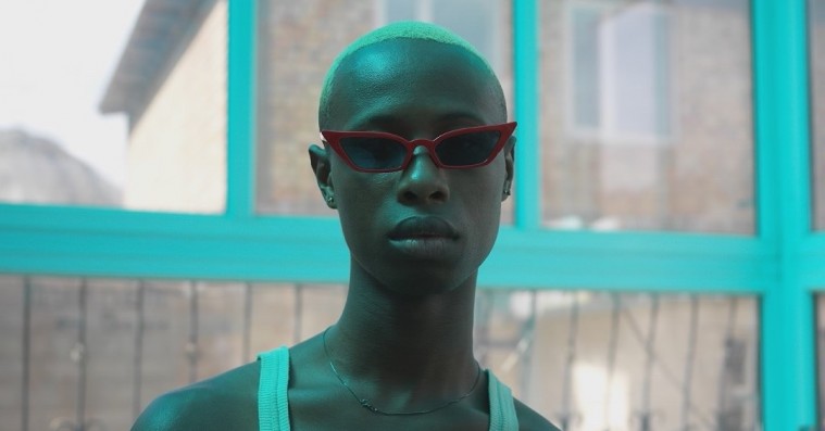 Jeuru har en stemme, der får dig til at falde ned af stolen af beundring