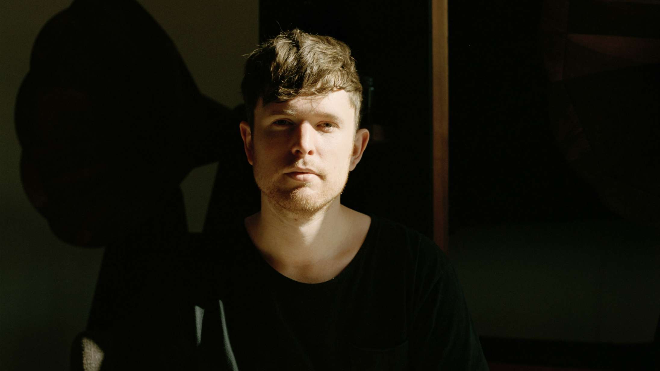 James Blake lukker hiphoppen ind i sin elektroniske artpop – og skaber et følsomt mesterværk