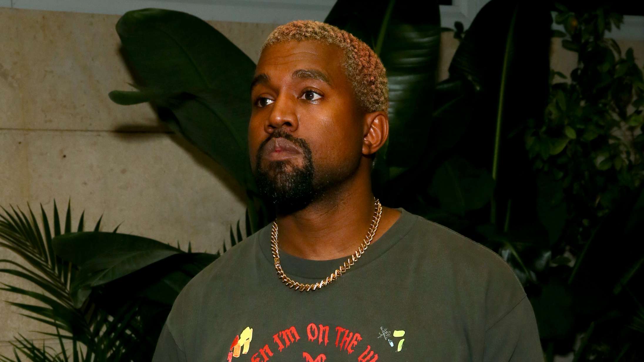 Kanye West sidder netop nu og færdiggør ‘Jesus Is King’ – har delt officiel trackliste