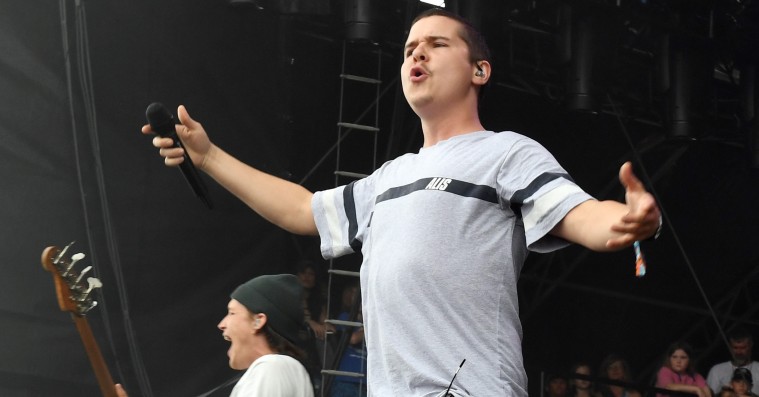 Lukas Grahams kontroversielle cover har bragt tidens kulturkamp til Danmark