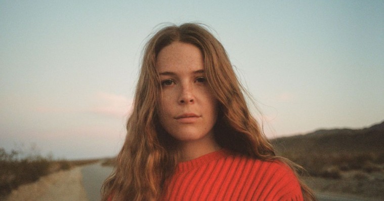 Maggie Rogers’ popsange slår gnister på smukt og følsomt album