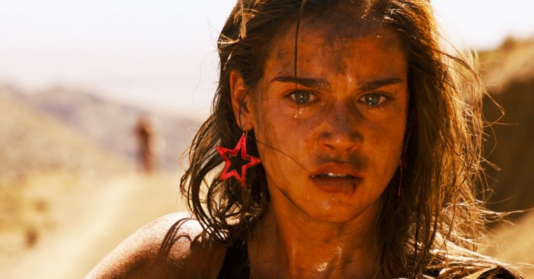 ‘Revenge’ vender voldtægtshævnfilmen på hovedet i en blodig power-fantasi