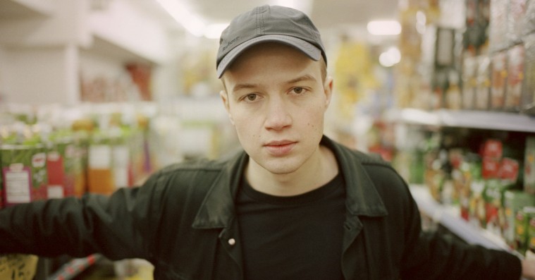 Den jordnære poesi får tårerne frem på Aksglædes ‘Hvorfor kom du overhovedet?’