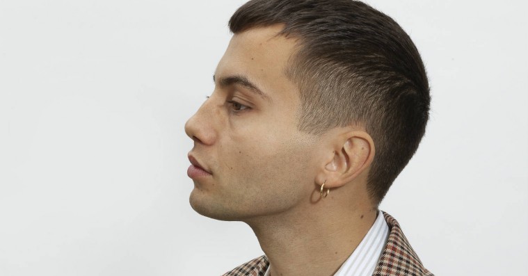 Elias Boussnina stempler ind i toppen af dansk r’n’b med debut-ep’en ‘Shameboy’