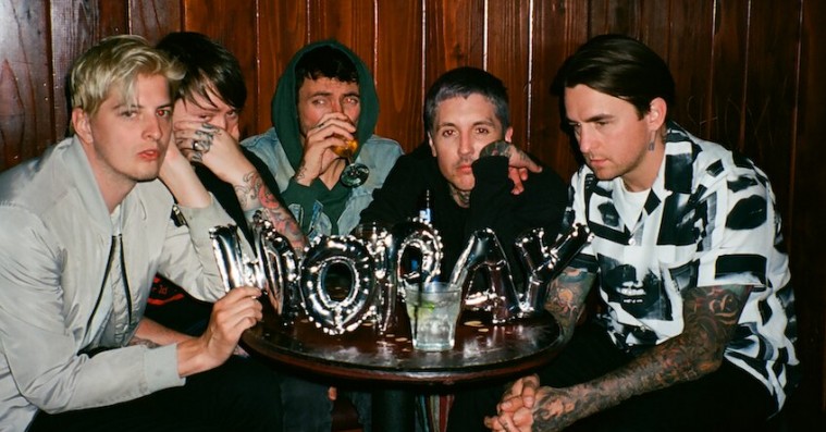 Bring Me the Horizons ’Amo’ er en eksplosion af vanvidspop tilsat tunge guitarer