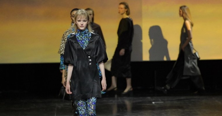 Showanmeldelse: Ganni droppede de billige point og satsede til Copenhagen Fashion Week