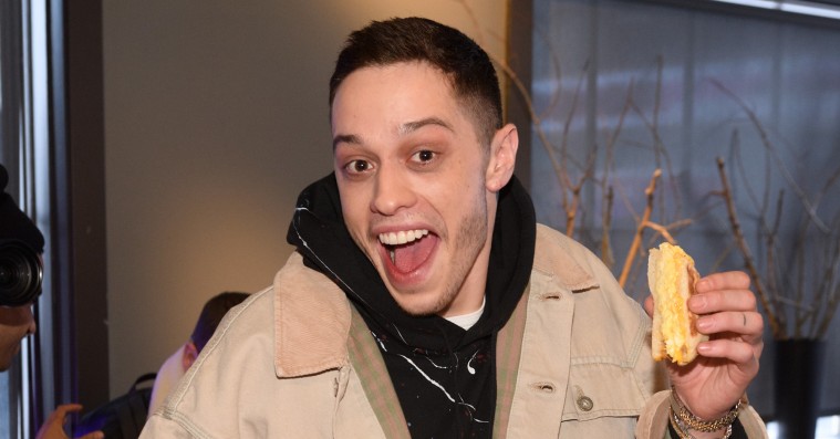 Pete Davidson har fået skrevet »forbandet« over Ariana Grande-tatovering