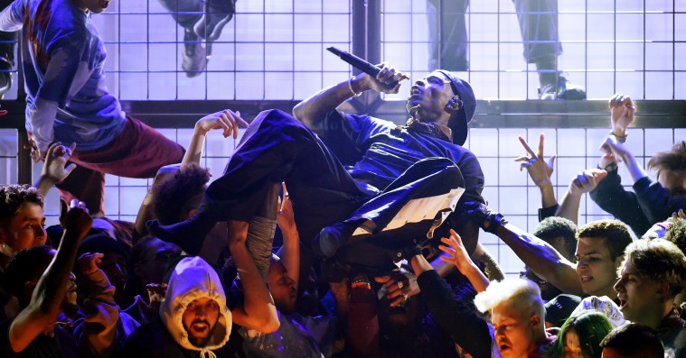 Se Travis Scotts Grammy-fest – optrådte med James Blake, Earth Wind & Fire og Mike Dean