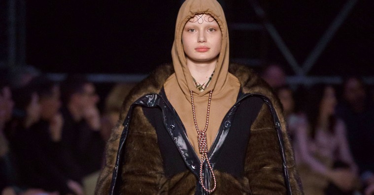 Burberry undskylder for hættetrøje med løkke om halsen – fjerner den fra kollektionen