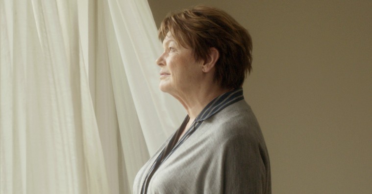 Midt i sin nedsmeltning rammer Ghita Nørby en snert af sandhed