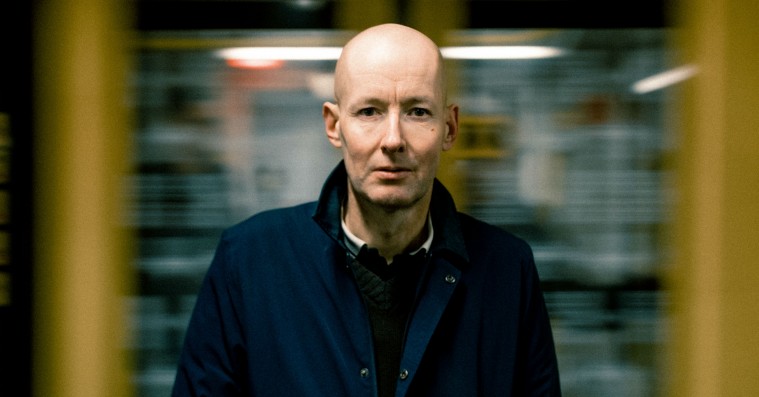 Jens Unmack folder postpunk-drømmens faner ud på Love Shops nye album