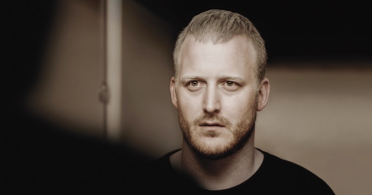 ’A Stranger’: Mikels ven levede et kriminelt dobbeltliv – nu har han lavet en film om ham