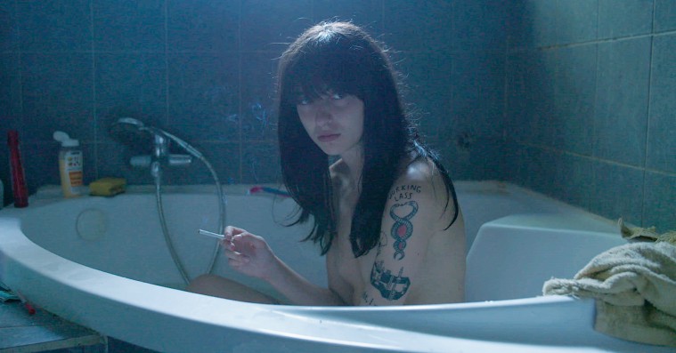 ’Searching Eva’: 26-årig blogger dyrker sex, sniffer kokain og bekender sig for åbent kamera