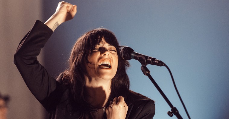 Sharon Van Ettens rockstjerne-udfoldelser trumfede folk-fortiden i DR Koncerthuset