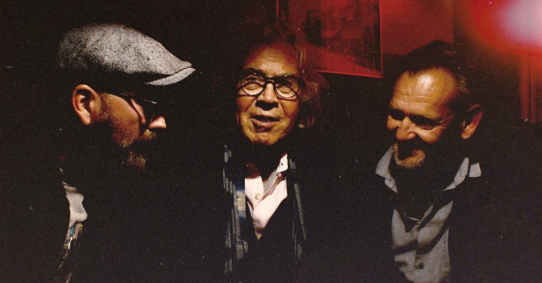 Jørgen Leth deler livserfaringer på Vi Sidder Bare Hers ‘De øjeblikke man har’