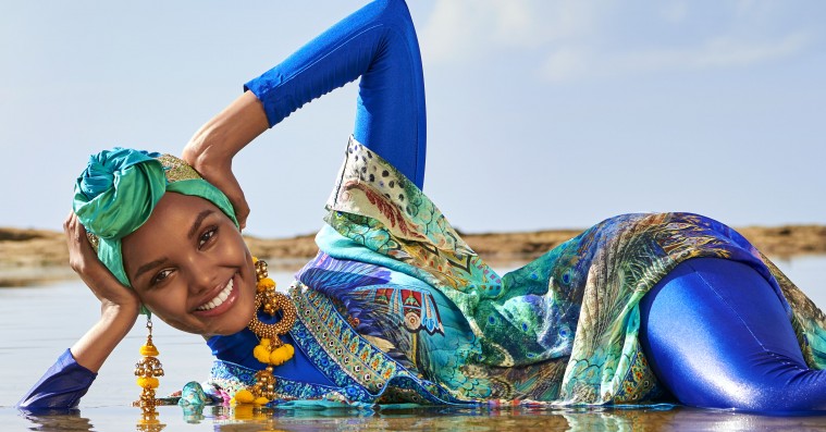 Halima Aden er den første hijabbærende model i Sports Illustrateds Swimsuit Issue