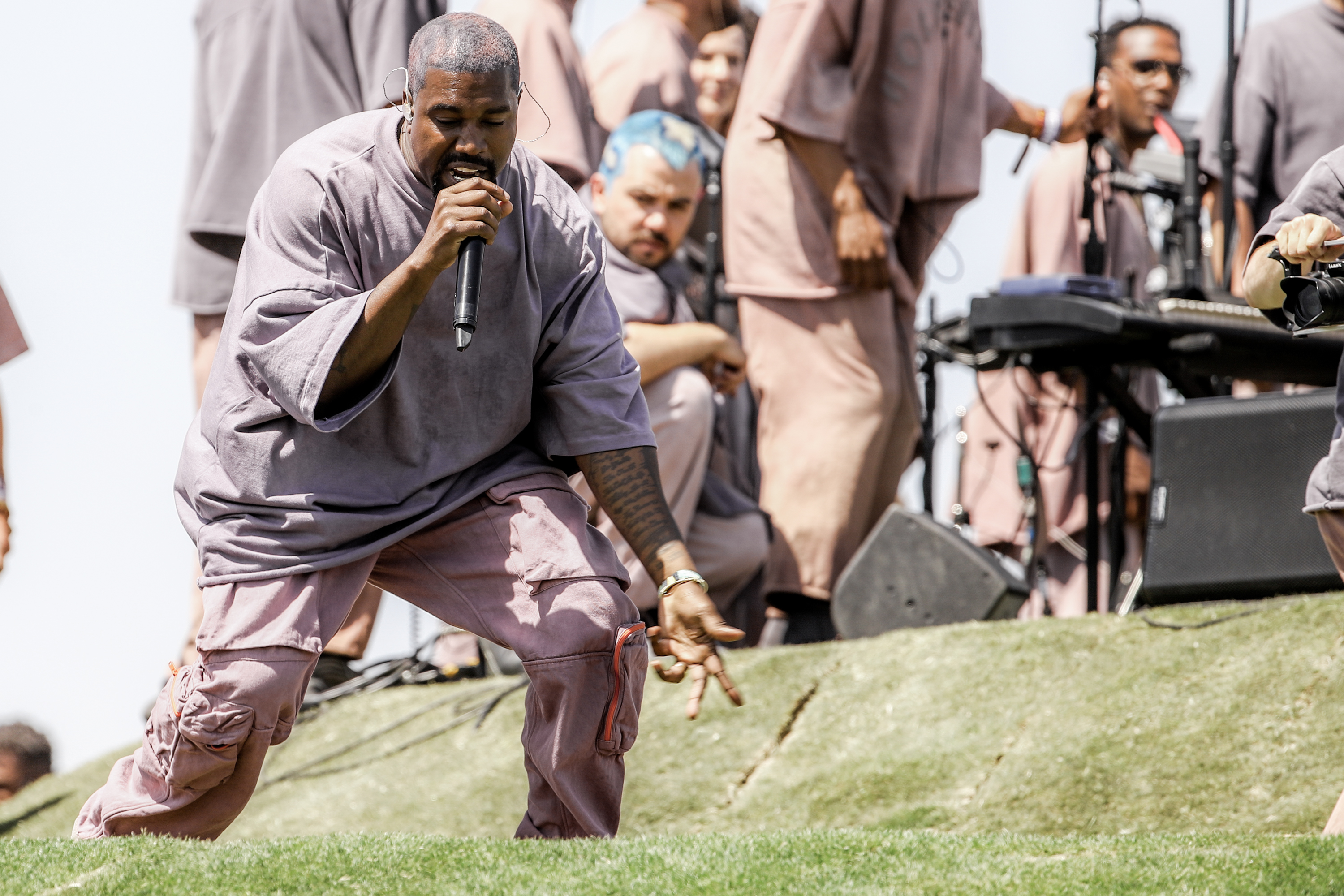 Канни вест. Коачелла Канье Вест. Kanye West госпел. Канье Уэст Сандэй сервис. Kanye West 2006.