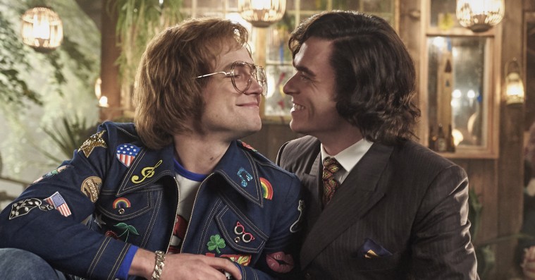 Elton John og Dexter Fletcher fordømmer Ruslands censur af homoseksualitet i ‘Rocketman’