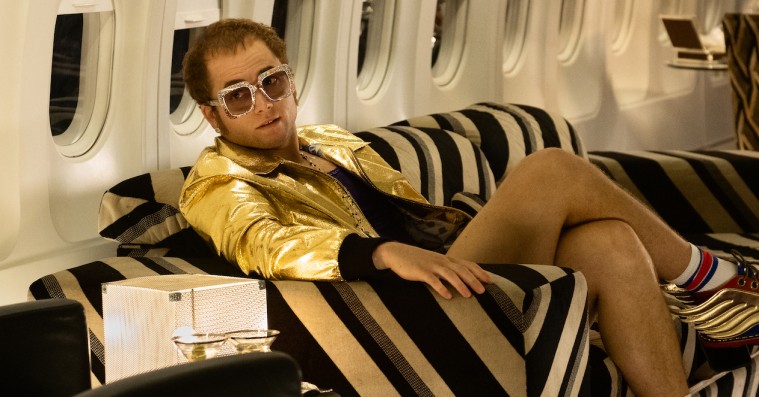 ‘Rocketman’: Bjergtagende musical skærer Elton John ud i pap