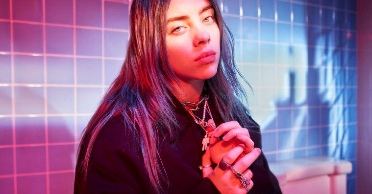 Billie Eilish fortæller, hvorfor hun går i baggy tøj, i ny Calvin Klein-kampagne