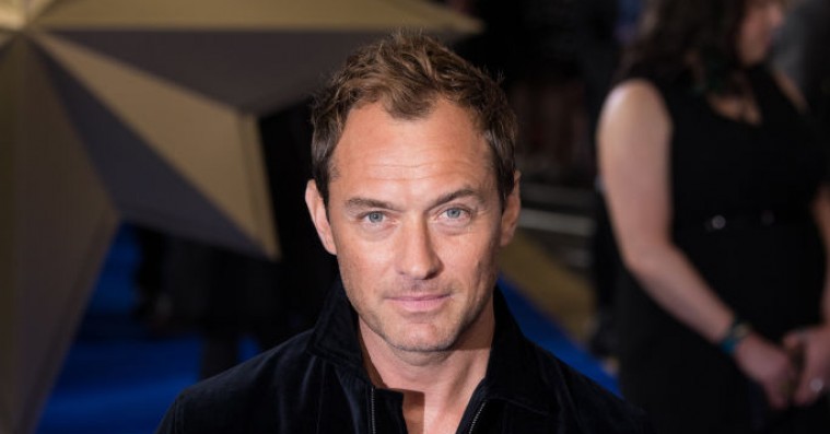 Jude Law medvirker på Vampire Weekend-nummer – men kun i japansk albumudgave