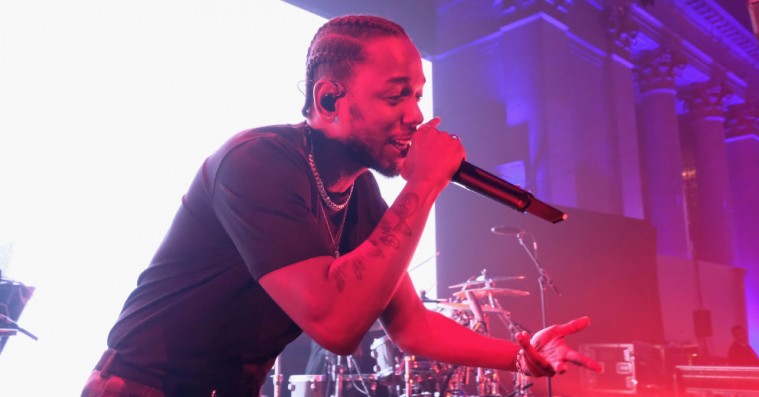 16 timer under nålen: Kendrick Lamar dækker gammelt ordsprog med ny tatovering