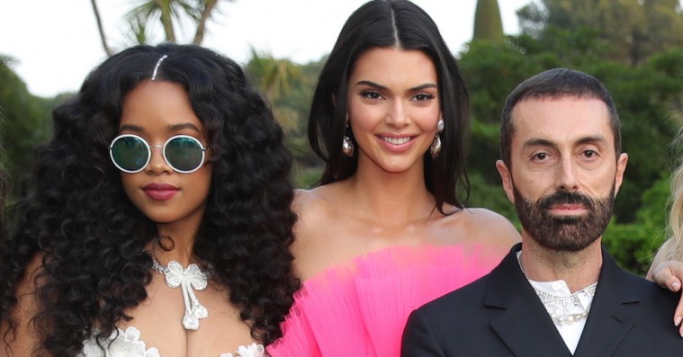 H.E.R. og Kendall Jenner hjalp H&M med at annoncere årets store samarbejde i Cannes
