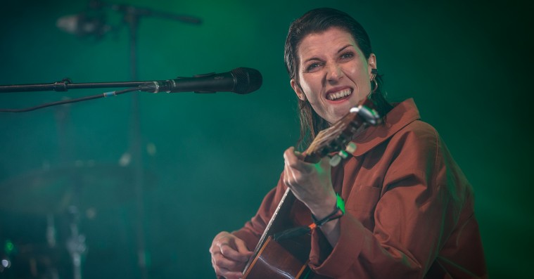 Aldous Hardings minimalistiske spøgelsesfolk var ikke klar til Roskilde Festival