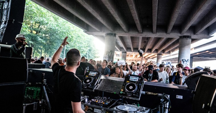 Bas Under Buen afslører spækket jubilæums-lineup – Eloq, Snavs, Rumpistol m.fl.