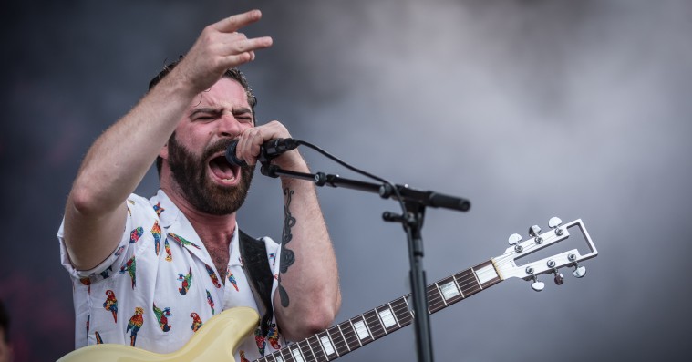 Foals kom til NorthSide for at feste – med hurtige briller og stramt eksekveret polyrytmik