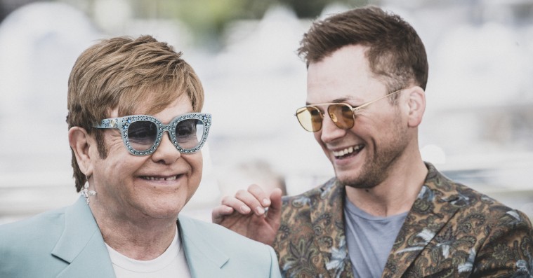 Elton John møder sit ‘Rocketman’-alias i overraskende ’Your Song’-duet