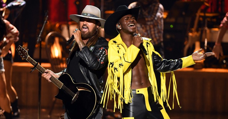 Lil Nas X og Billy Ray Cyrus indtog BET Awards til hest og fik alle med på ’Old Town Road’