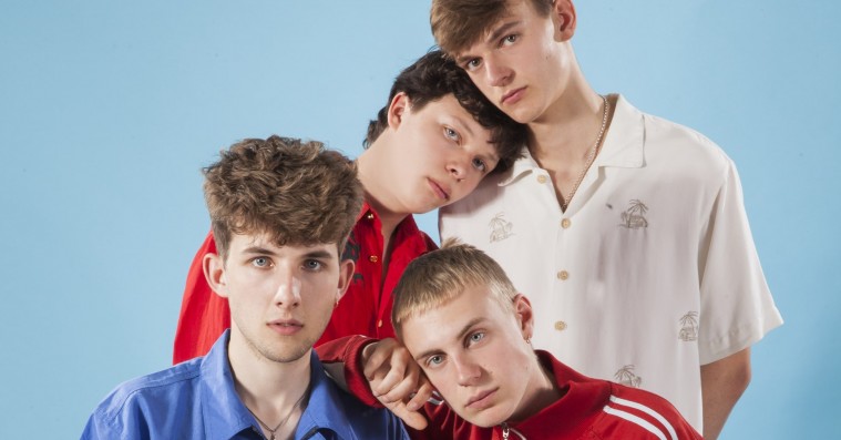 Hold øje med Høker: Fire gymnasieelever, der har født et genrefusionerende bastardbarn