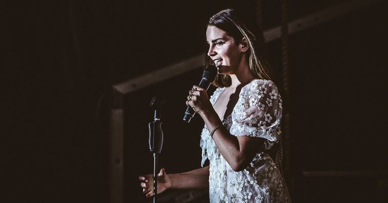 Du skal ikke regne med et nyt Lana Del Rey-album på fredag