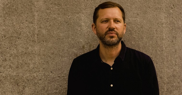 Martin Høgsted om ’10 år senere’ på DR3: »Vi går ret meget op i, at det ikke er en homoserie, men en parforholdsserie«