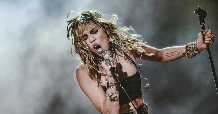 Miley Cyrus indgår forlig i copyright-søgsmål på to milliarder kroner