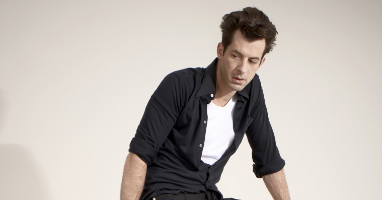 Discobeats og knuste hjerter banker om kap på Mark Ronsons ‘Late Night Feelings’