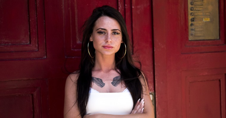 Tessa er den kvindelige danske rapper, vi har ventet på – hør debutsinglen ‘Snakker for meget’