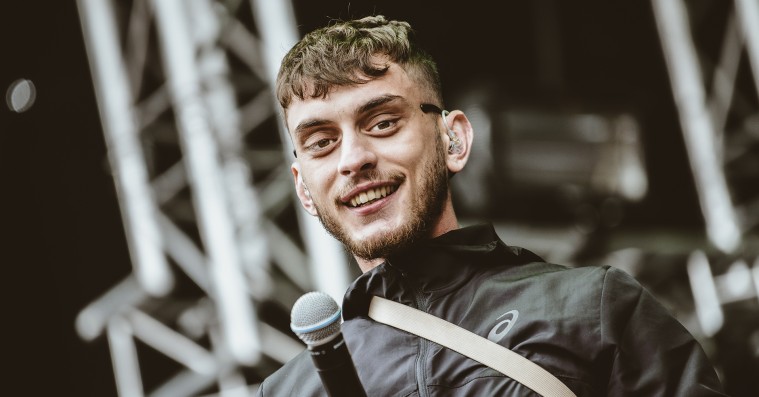 Artigeardits veloplagte hiphop var den perfekte start på en ny Roskilde Festival-dag