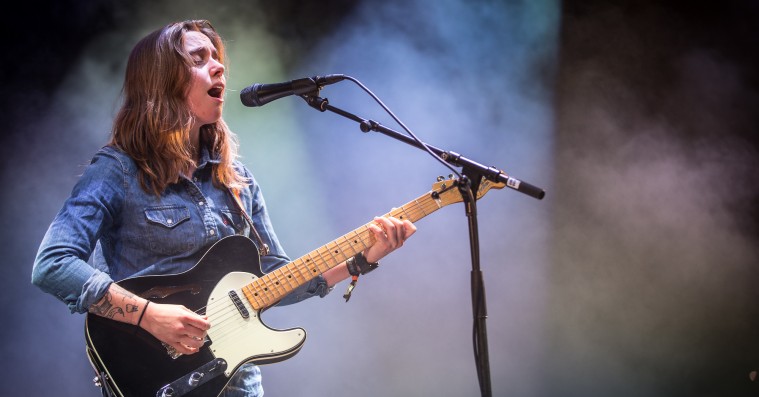 Julien Bakers Roskilde Festival-koncert druknede i uheldige omstændigheder
