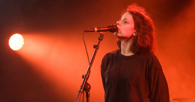 Tirzah fik til opgave at lyntørre Roskilde Festivals druknede mus